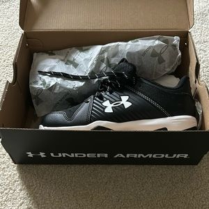 NIB kids Under Armour Leadoff Low RM Jr Baseball Cleats. Never worn. Size 1